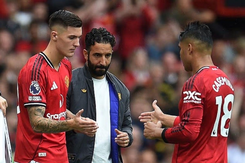 Phút 72, Sesko vào sân thay Casemiro ở trận đấu với Burnley (Ảnh: Daily Mail).