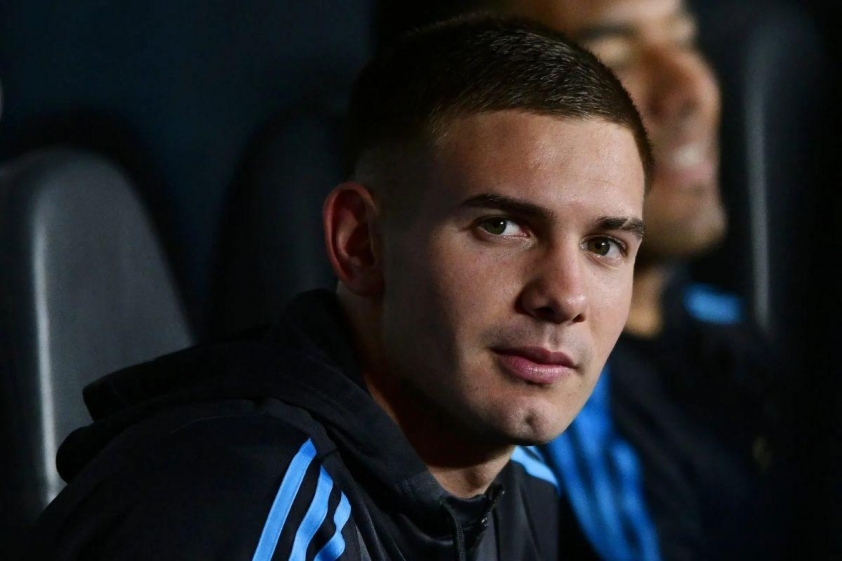 Mastantuono gia nhập Real Madrid với giá 45 triệu euro từ River Plate (Ảnh: Madrid Universal).