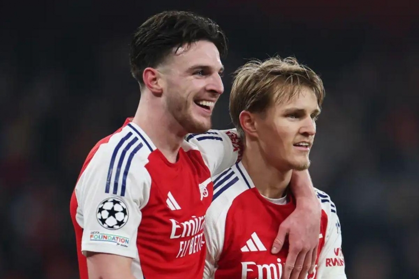Tony Adams cho rằng Rice xứng đáng làm đội trưởng hơn Odegaard (Ảnh: GOAL).