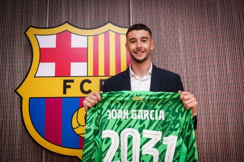 Chỉ với 25 triệu euro, thủ thành Joan Garcia lại đang là tân binh đắt giá nhất Barcelona hè này (Ảnh: Barcelona).