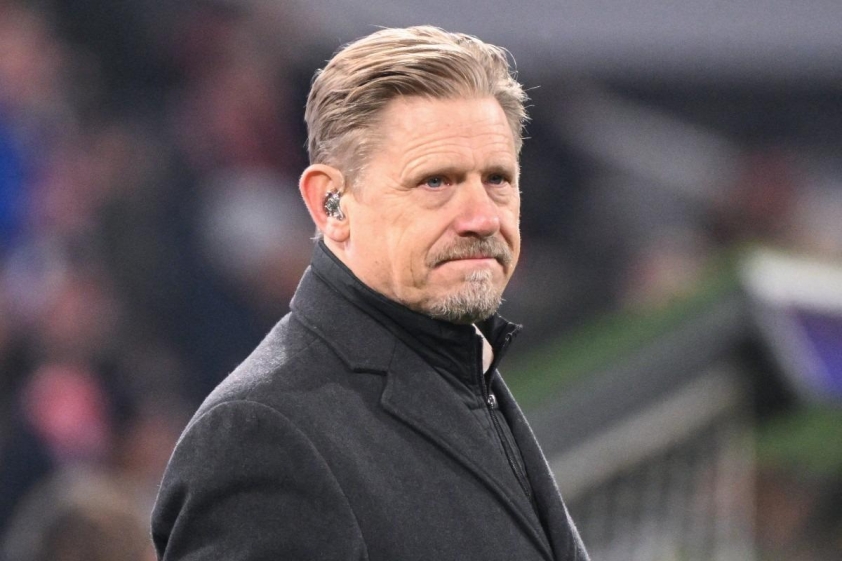 Peter Schmeichel cho rằng Arsenal đã chơi một thứ bóng đá xấu xí (Ảnh: CaughtOffside).