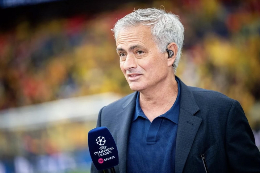Mourinho giành những lời khen cho tiền đạo Gyokeres  (Ảnh: Daily Star)