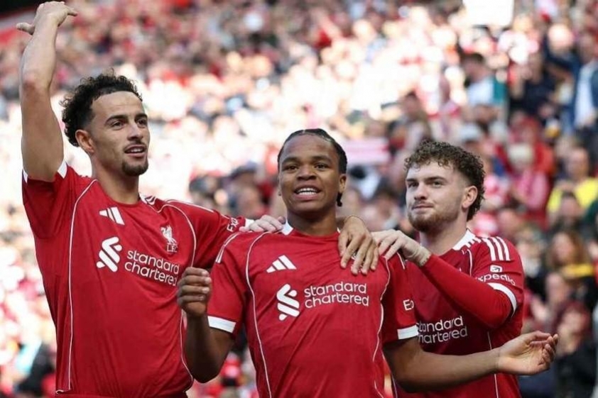 Thần đồng 16 tuổi của Liverpool đang 'gây sốt' cả châu Âu 678423