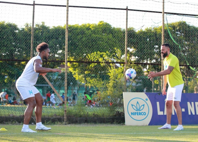 Xuân Son bắt tay vào tập luyện cùng chuyên gia mới từ Brazil 697772
