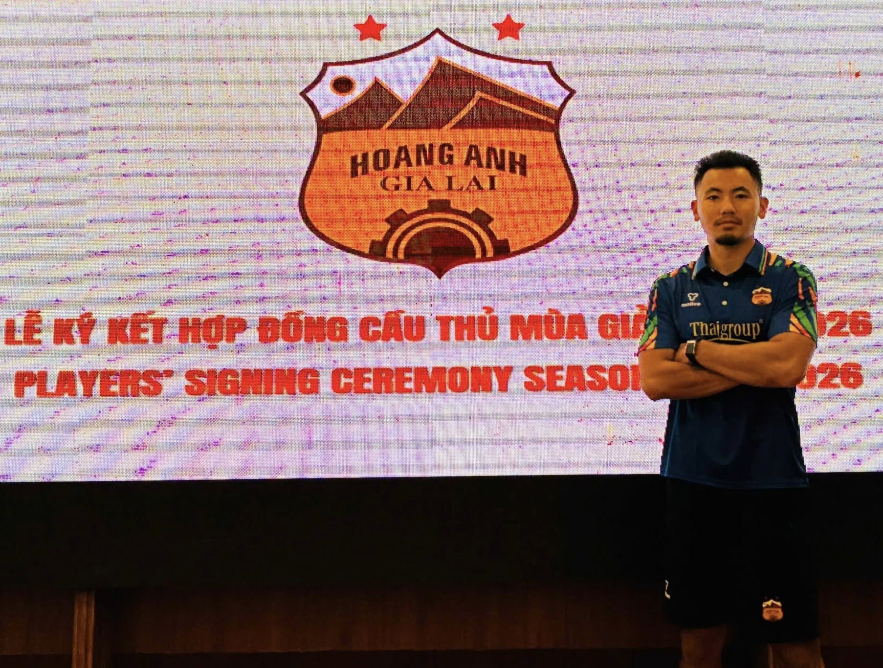 ryan-ha-ky-hop-dong-voi-hoang-anh-gia-lai
