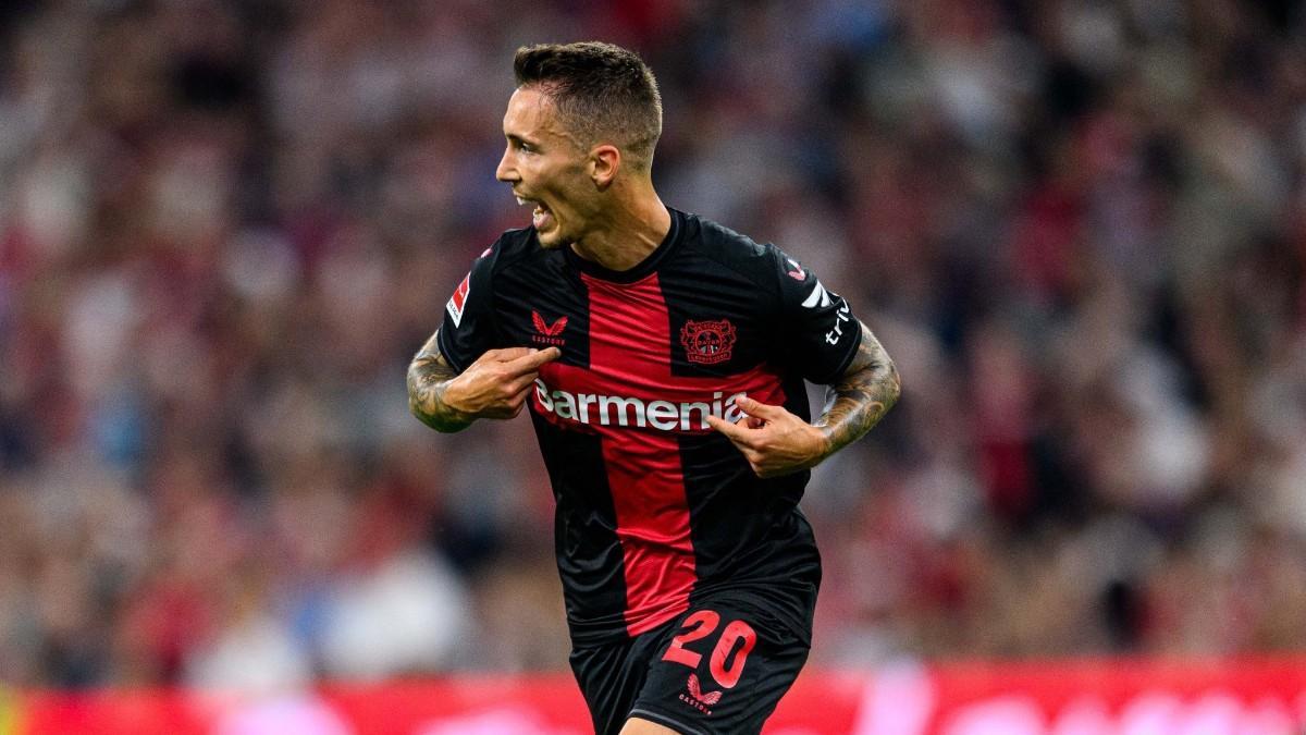 grimaldo-thi-dau-rat-hay-trong-mau-ao-leverkusen