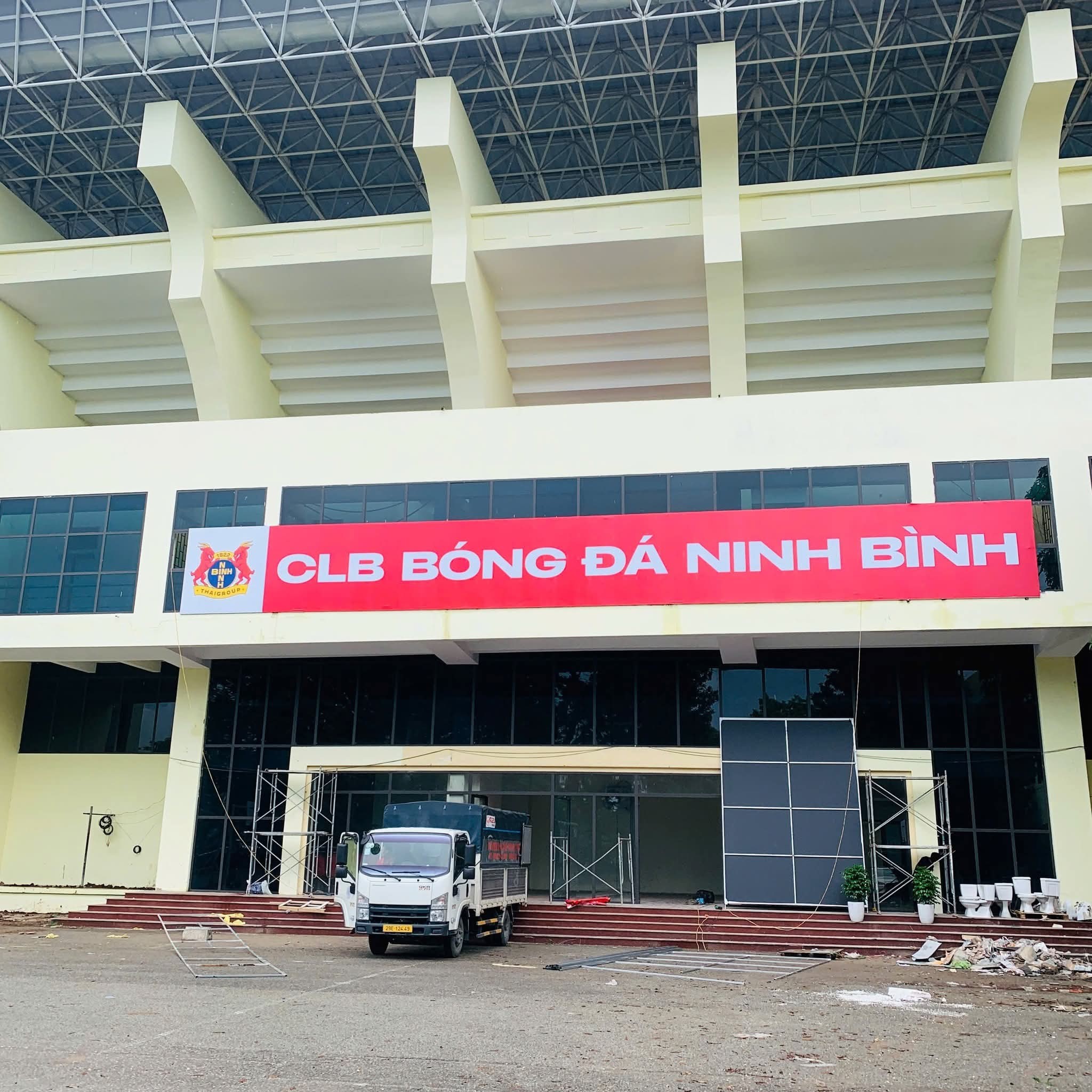 co-so-vat-chat-ca-trong-va-ngoai-svd-dang-duoc-clb-ninh-binh-gap-rut-hoan-thien