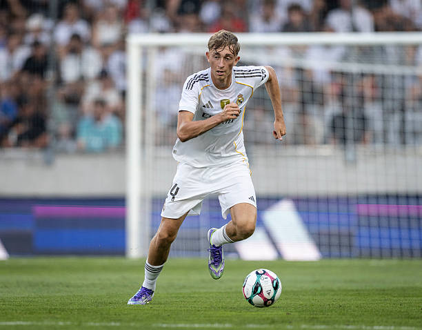 dean-huijsen-hoan-toan-co-the-tro-thanh-thu-linh-phong-ngu-trong-tuong-lai-cua-real-madrid