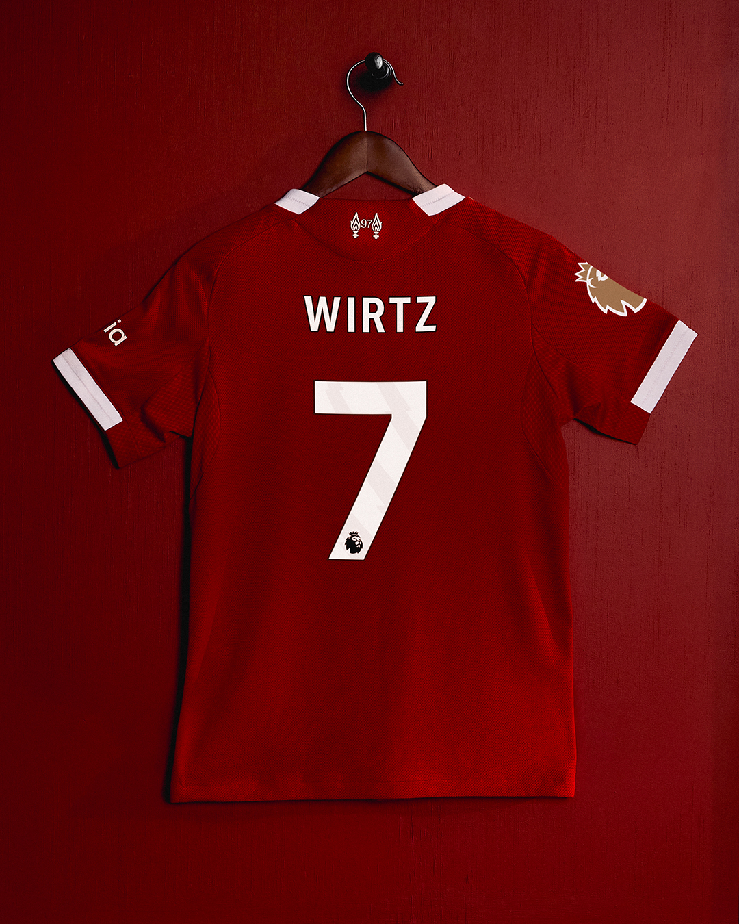 liverpool-cong-bo-so-ao-florian-wirtz