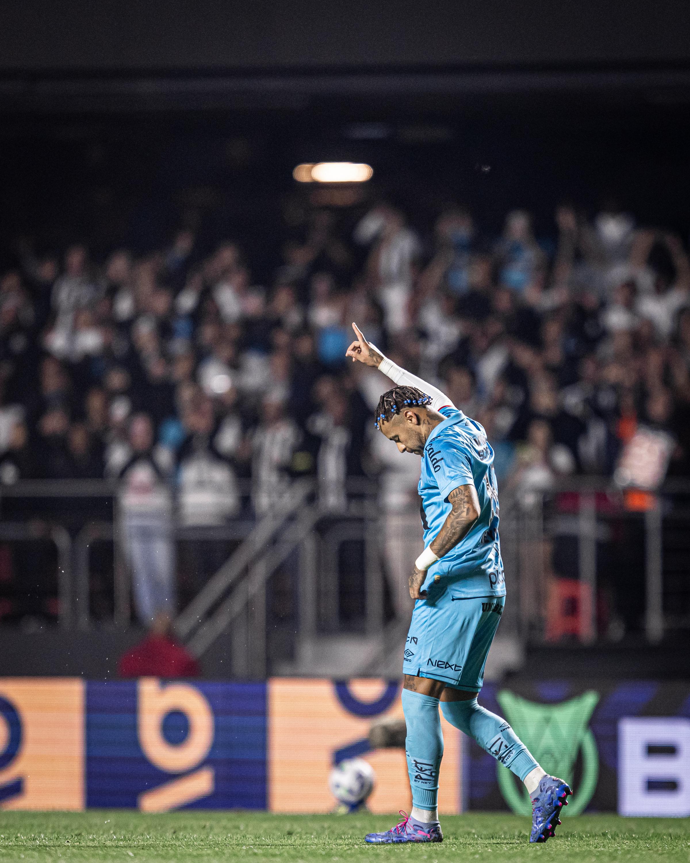 neymar-dang-thi-dau-thang-hoa-trong-mau-ao-santos