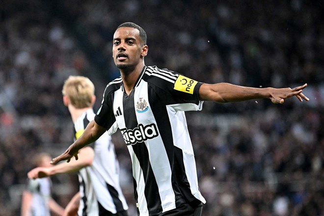 alexander-isak-khong-con-muon-choi-cho-newcastle