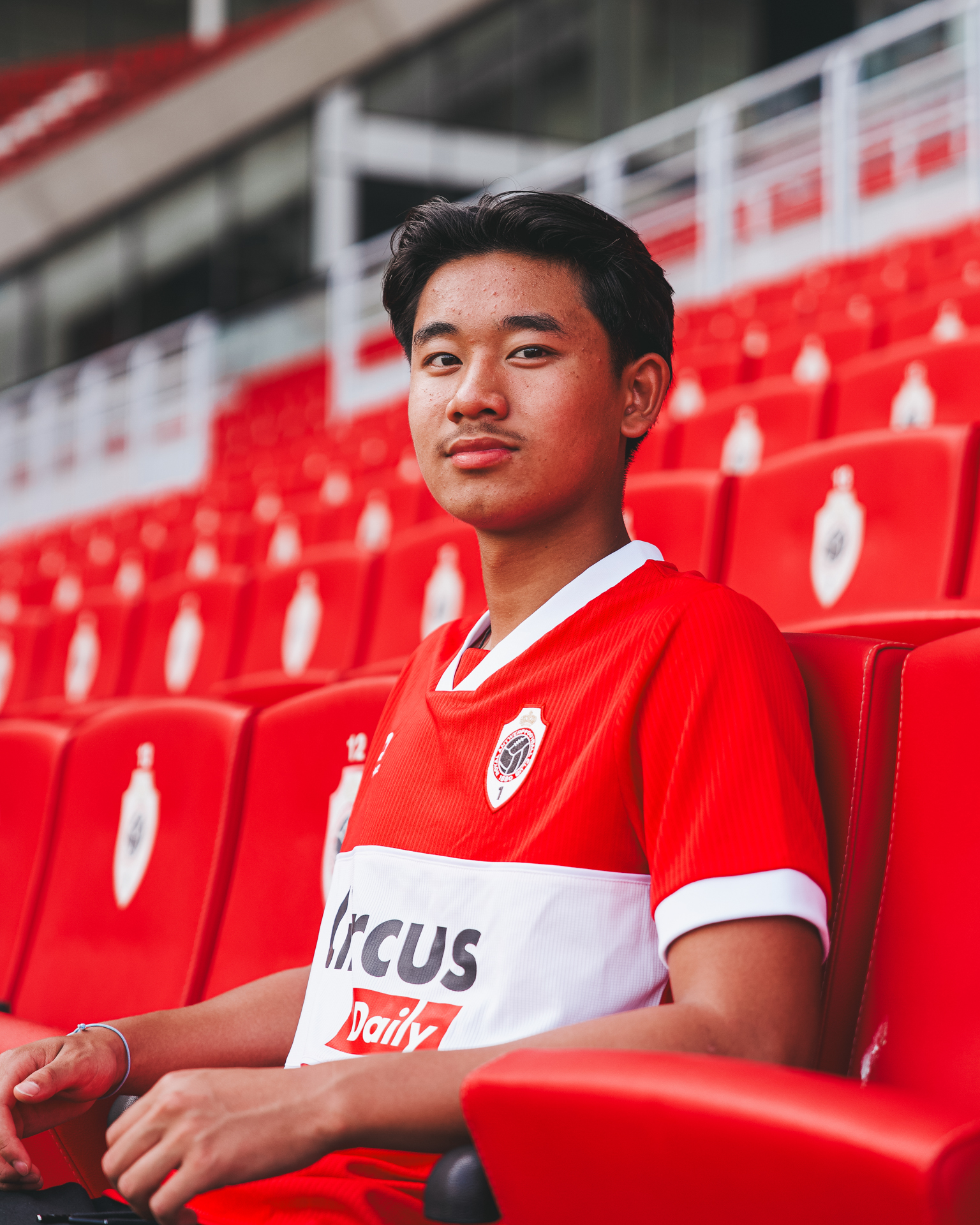 viet-kieu-pham-anh-khoi-ky-hop-dong-chuyen-nghiep-dau-tien-voi-royal-antwerp