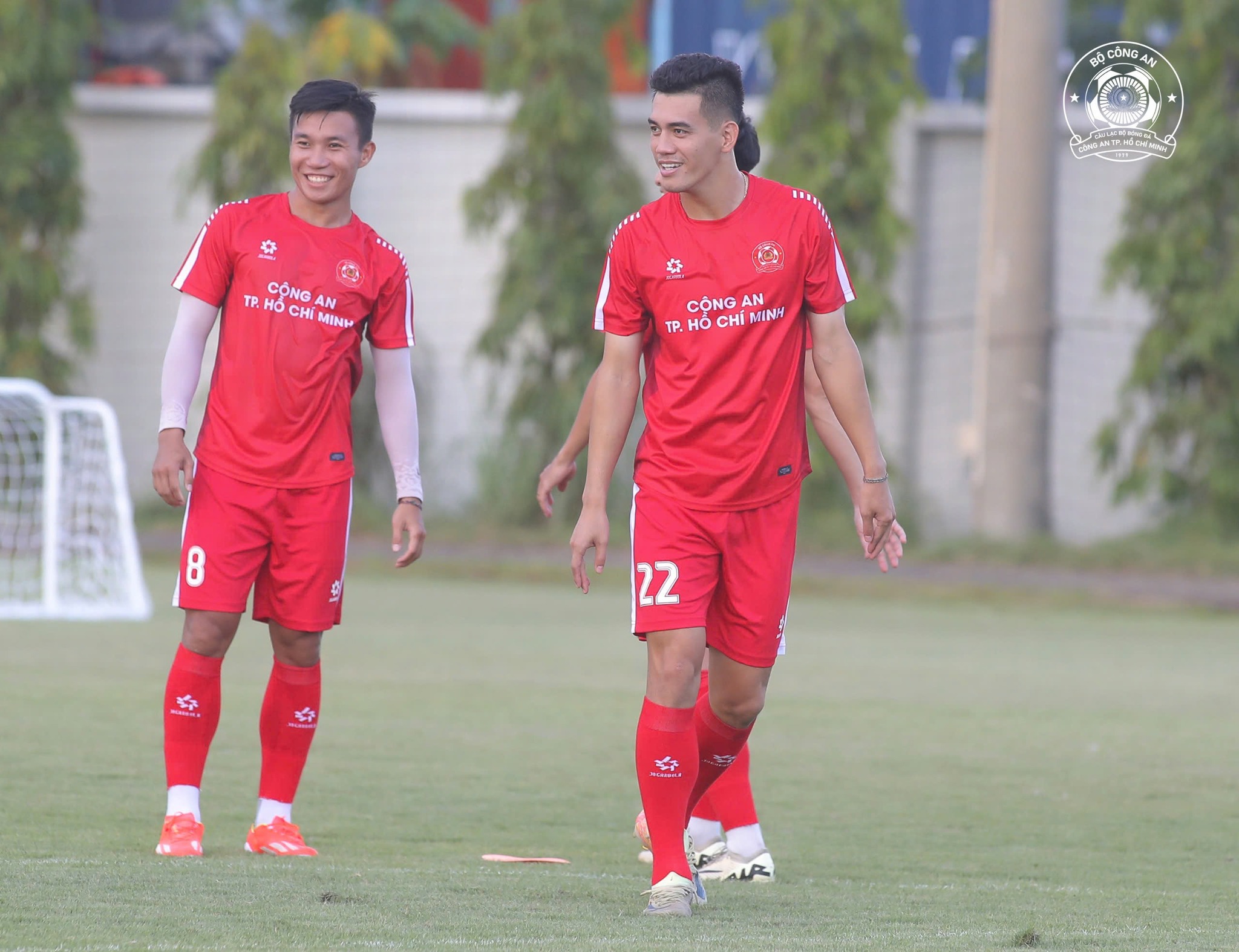cuu-tien-dao-binh-duong-van-duy-tri-ban-nang-sat-thu-trong-mau-ao-moi