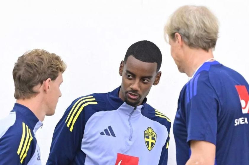 Alexander Isak đã bác bỏ tin đồn Liverpool can thiệp hạn chế thời gian thi đấu của anh trong đội tuyển Thụy Điển. (Ảnh: ECHO)