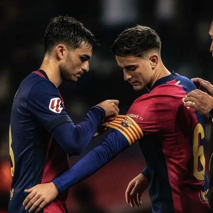Bộ đôi tiền vệ tài năng của Barca. (Ảnh: X @diasp8dri)
