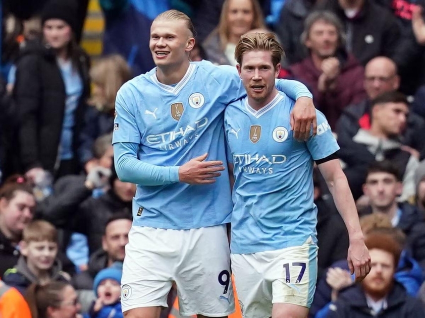 Hình ảnh rực rỡ trong tâm trí các cđv Man city. (Ảnh The Independent)