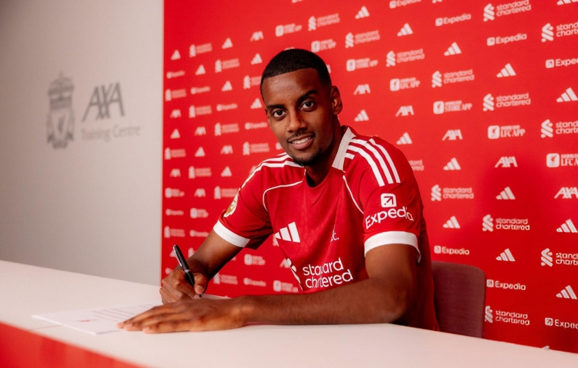 Alexander Isak suýt nữa làm đồng đội Ronaldo 697012