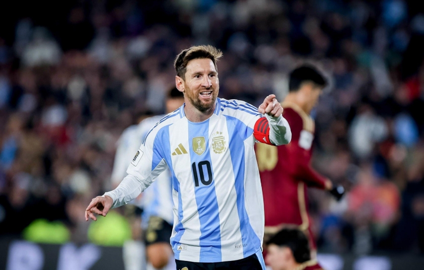 Messi lần đầu tiên đoạt danh hiệu tại VL World Cup