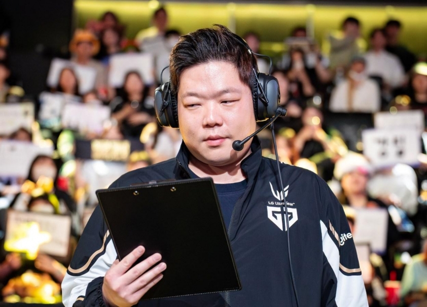 HLV GEN: 'Tôi đã định giấu Ziggs tới tận Vòng Playoffs' 686876