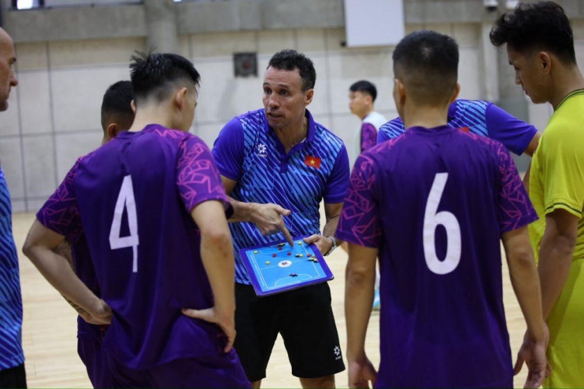 HLV ĐT futsal Việt Nam chỉ thẳng 5 ứng viên vô địch ĐNÁ 550582