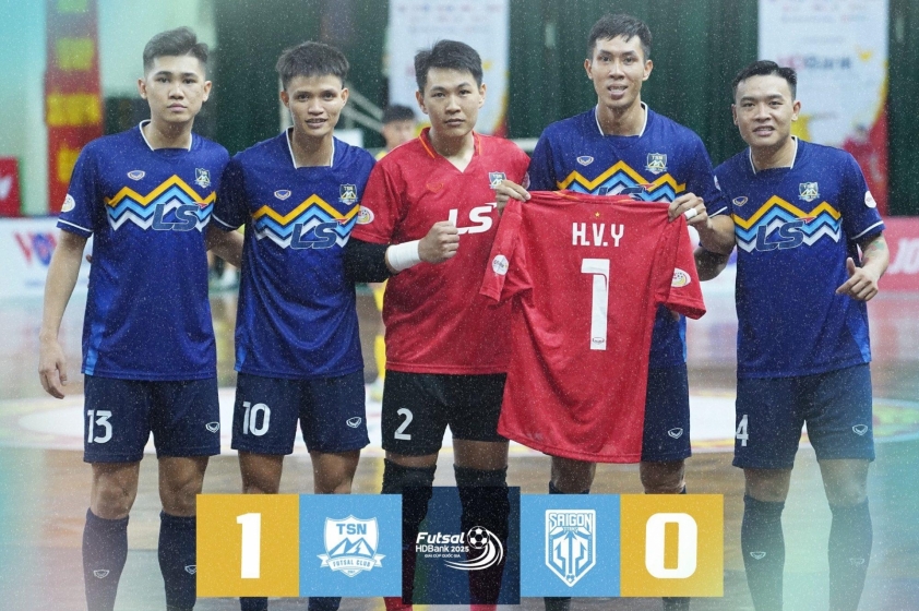 Lỡ SEA Games, thủ môn số 1 Việt Nam được đồng đội làm 1 điều 677782