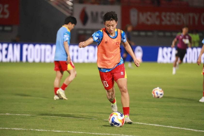 Trực tiếp nữ Việt Nam vs nữ Thái Lan: Huỳnh Như đá chính 683405