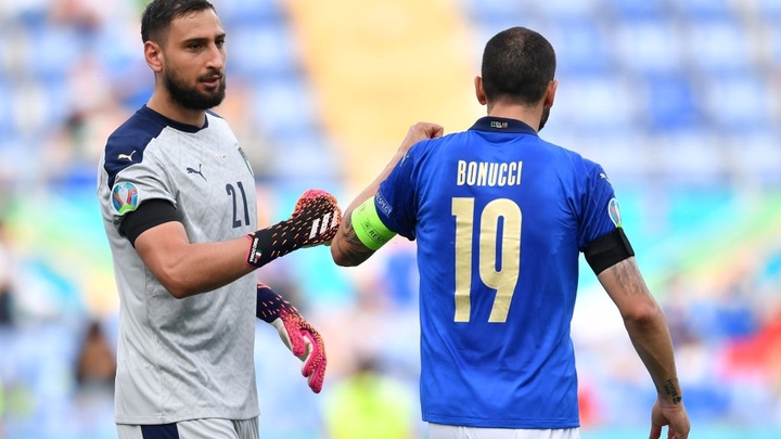 Bonucci chỉ trích fan tuyển Ý 