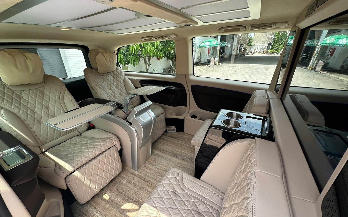 v-class-maybach-mercedes-9-17282-1728276548.jpg