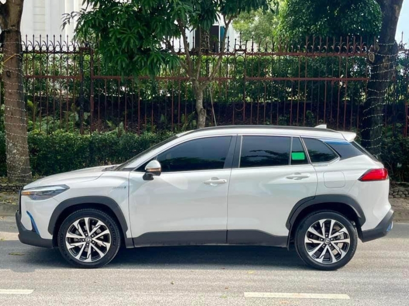 Toyota Corolla Cross Hybrid 2020 lăn bánh 3 năm tại Việt Nam bán lại với giá ngỡ ngàng 542189