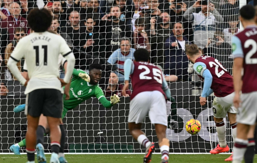 Trực tiếp MU 1-2 West Ham: Hàng thủ báo hại 548133