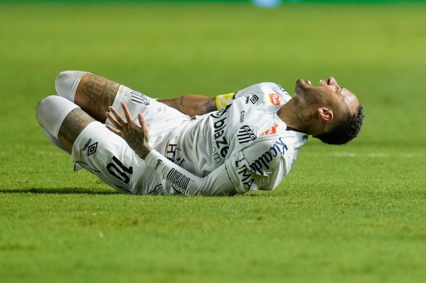 Neymar tiếp tục rơi vào 'vòng xoáy ác mộng' tại Brazil 708270