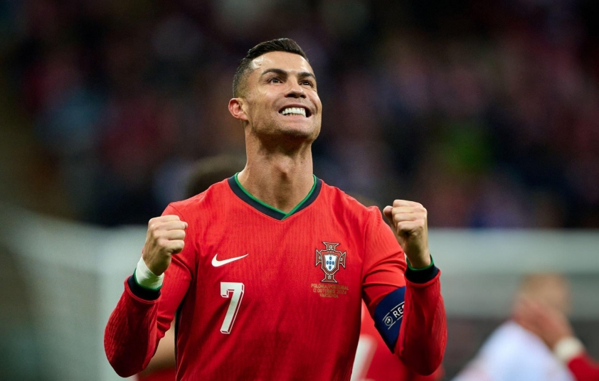 Ronaldo khiến HLV Bồ Đào Nha phải 'choáng váng' 542272