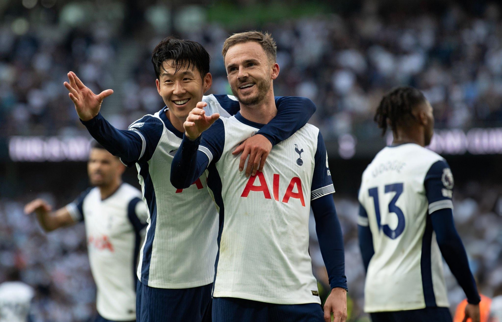 Trận Tottenham vs Qarabag bị hoãn nửa tiếng vì lý do 'khó đỡ' 534128