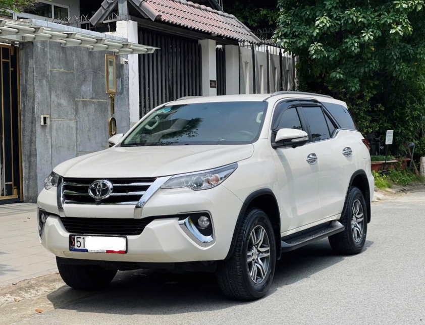 Bất ngờ với mức giá rao bán của Toyota Fortuner 2017 bản xăng nhập khẩu sau 7 năm sử dụng 541251