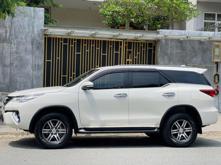 Bất ngờ với mức giá rao bán của Toyota Fortuner 2017 bản xăng nhập khẩu sau 7 năm sử dụng 541252