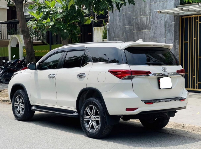 Bất ngờ với mức giá rao bán của Toyota Fortuner 2017 bản xăng nhập khẩu sau 7 năm sử dụng 541253