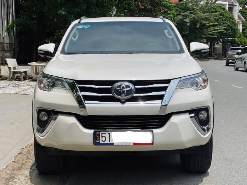 Bất ngờ với mức giá rao bán của Toyota Fortuner 2017 bản xăng nhập khẩu sau 7 năm sử dụng 541255