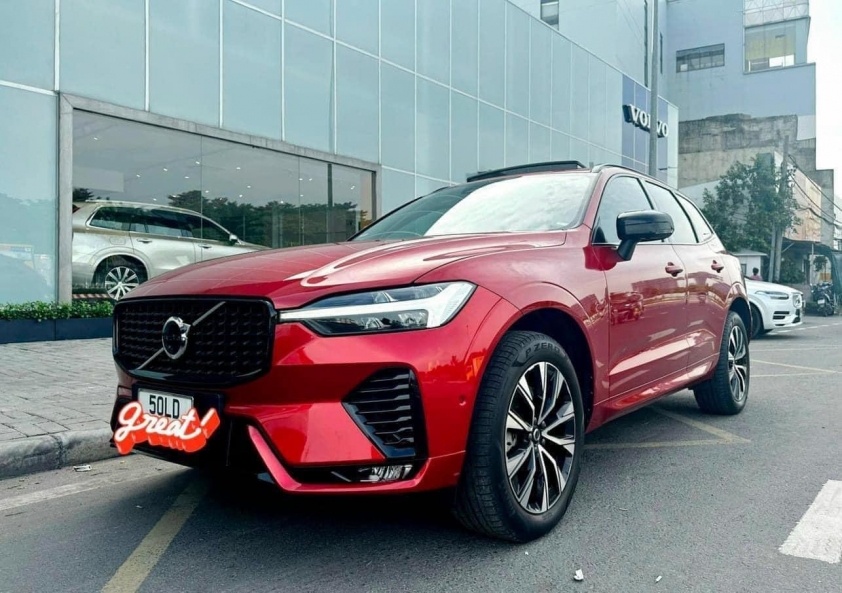 Bất ngờ với mức giá rao bán của Volvo XC60 B6 AWD Ultimate Dark 2023 sau 1 năm lăn bánh 546338