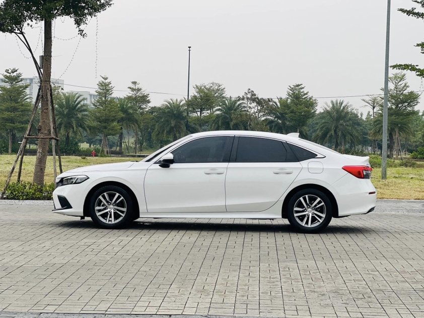 Bất ngờ với mức giá rao bán khó tin của Honda Civic 2022 sau 2 năm lăn bánh 552359