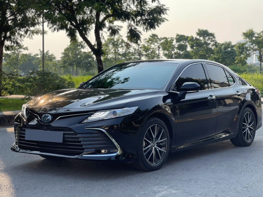 Bất ngờ với mức giá rao bán Toyota Camry hybrid 2024 sau khi vừa lăn bánh 5.500km 543661