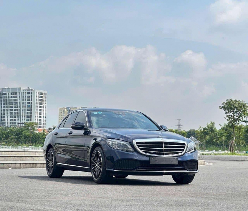 Bất ngờ với mức khấu hao của Mercedes C200 Exclusive 2021 sau hơn 2 năm lăn bánh 549230