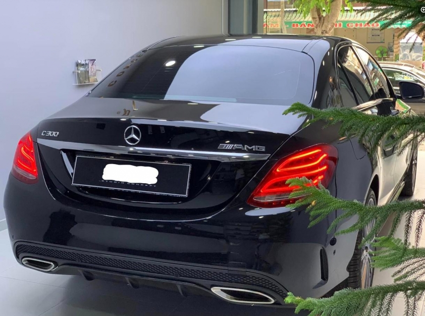 Lăn bánh 6 năm, Mercedes C300 AMG lên sàn xe cũ với mức giá ngang tầm Honda Civic 542624