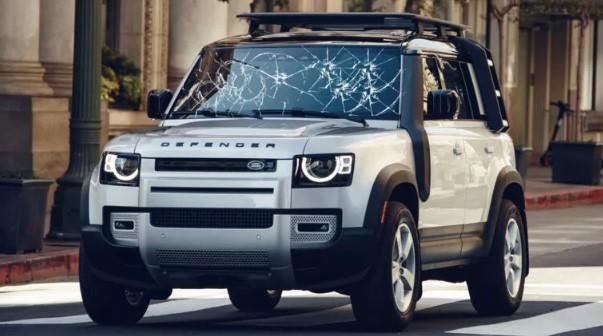 Land Rover Defender đứng trước cáo buộc sản xuất kính chắn gió dễ vỡ 544490