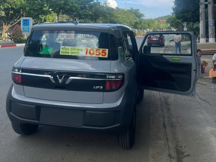 Lộ diện chiếc VinFast VF3 đầu tiên chạy taxi 545377