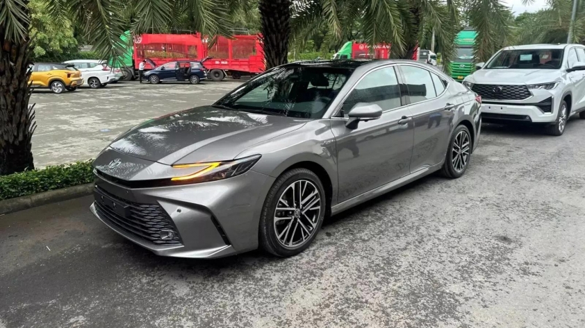 Toyota Camry 2025 chiếm tâm điểm tại Vietnam Motor Show 2024 với loạt nâng cấp toàn diện 545659