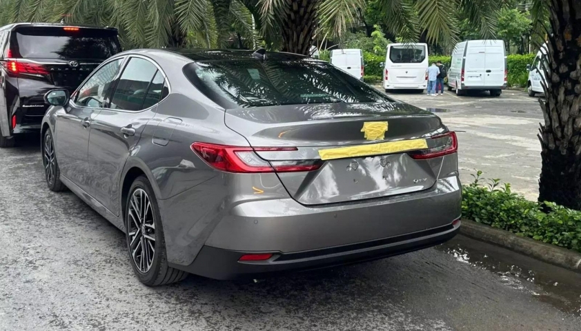 Toyota Camry 2025 chiếm tâm điểm tại Vietnam Motor Show 2024 với loạt nâng cấp toàn diện 545662