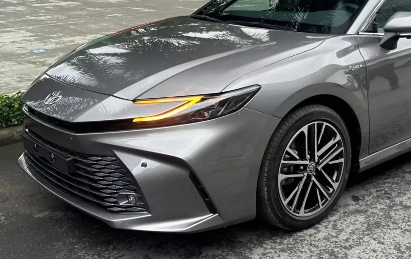 Toyota Camry 2025 chiếm tâm điểm tại Vietnam Motor Show 2024 với loạt nâng cấp toàn diện 545663