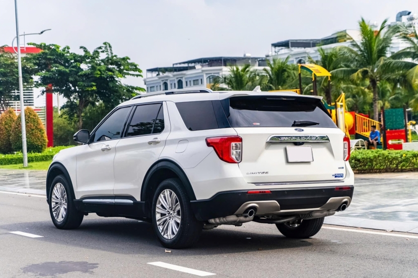 Ngỡ ngàng giá bán của SUV 7 chỗ Ford Explorer 2021 sau 3 năm sử dụng 549081