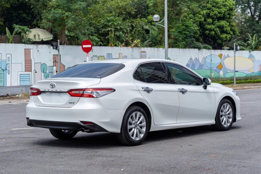 Toyota Camry 2020 lên sàn xe cũ với giá khó tin sau 4 năm lăn bánh 547782