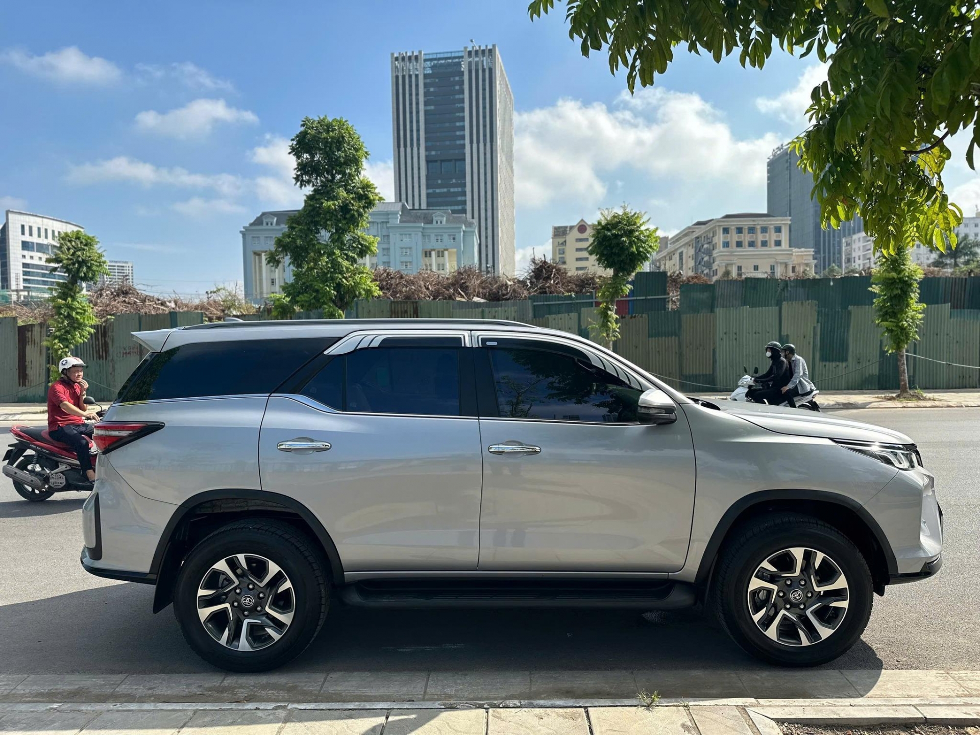 Toyota Fortuner 2024 chạy ‘siêu lướt’ 8.000 km lên sàn xe cũ với giá khó tin 535190